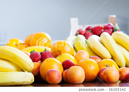 various fresh fruits 16103142