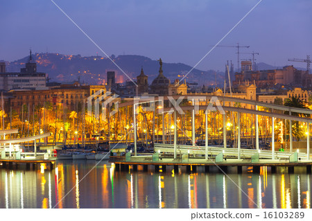 Port Vell at Barcelona in morning. Catalonia 16103289