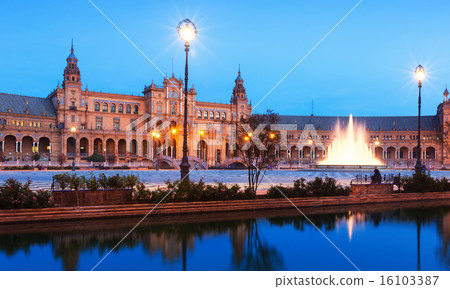 Dawn view of Plaza de Espana. Seville Dawn view of Plaza de Espana. Seville 16103387