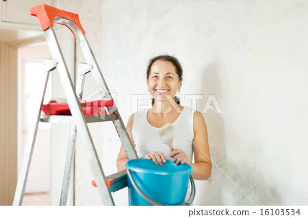 woman makes repairs at home 16103534
