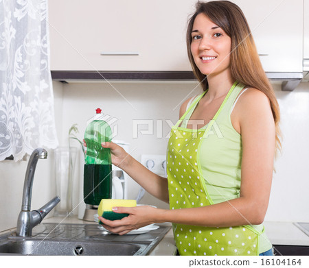 Housewife washing plates 16104164