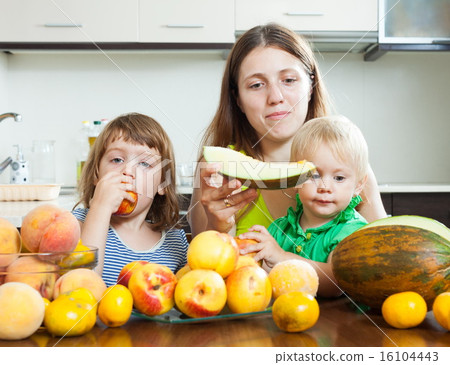 Mother with daughters with peaches Mother with daughters with peaches 16104443