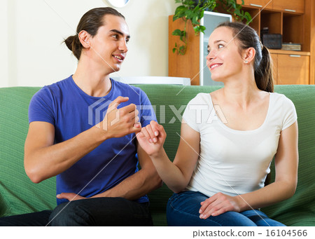 Couple having conciliation at home 16104566