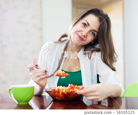 healthy woman eating veggie salad healthy woman eating veggie salad 16105125