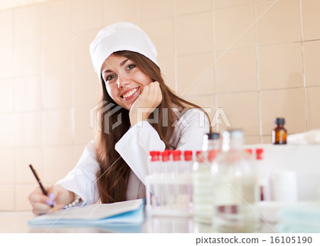 research worker working in laboratory 16105190