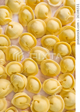 raw pelmeni 16106531