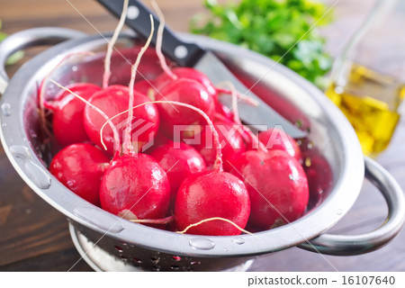 圖庫照片: fresh radish