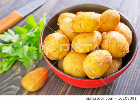 raw potato 16108091