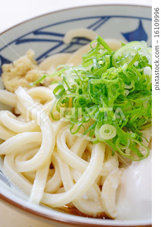 美味溫暖的醃泡菜烏冬面 16109996