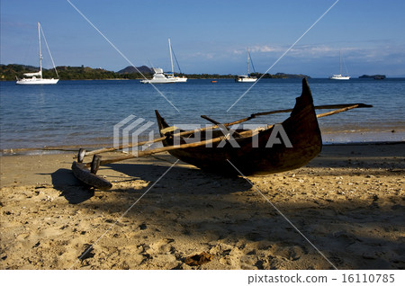 madagascar nosy be rock stone branch yacht boat 16110785