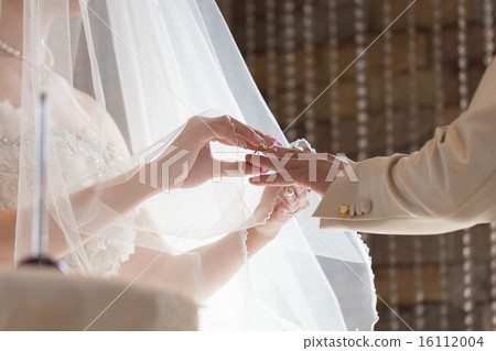 Ring exchange image 16112004