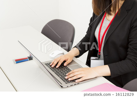 Business image PC and hand woman Business image PC and hand woman 16112829