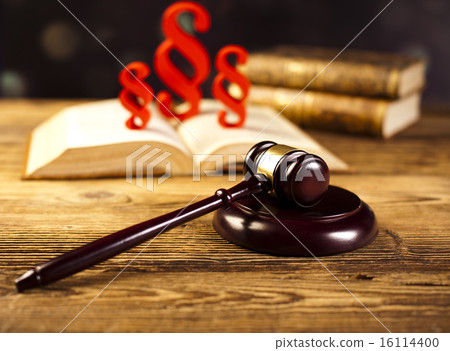 Judge gavel, Paragraph sign symbol Judge gavel, Paragraph sign symbol 16114400