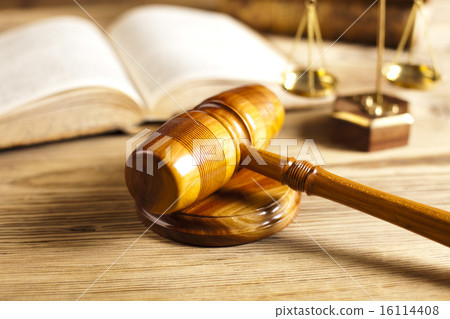 Judge gavel, Paragraph sign symbol Judge gavel, Paragraph sign symbol 16114408