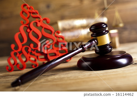 Gavel court and paragraph sign 16114462