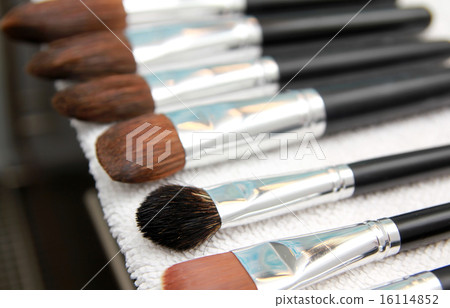 Set of wet make-up brushes 16114852