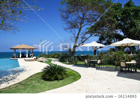 Luxury summerhouses with swimming pool near ocean 16114893