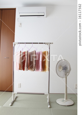 Towel drying room 16117382