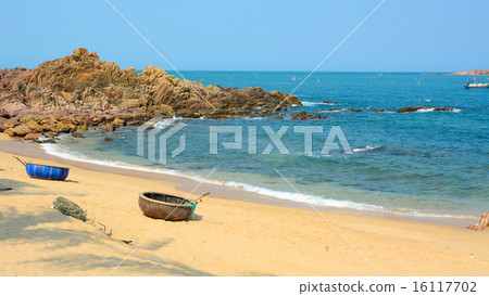 Tropical beach at Nha Trang, Vietnam 16117702