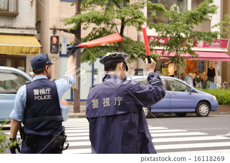 Police officers who organize traffic 16118269