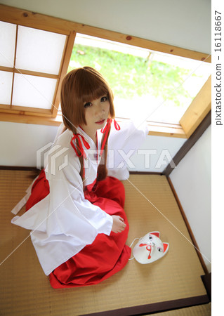 Japanese Women in Traditional Dress Miko 16118667