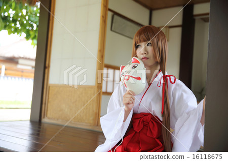 Japanese Women in Traditional Dress Miko 16118675