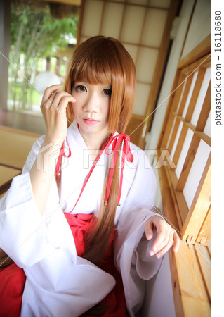 Japanese Women in Traditional Dress Miko 16118680