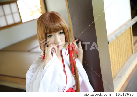 Japanese Women in Traditional Dress Miko Japanese Women in Traditional Dress Miko 16118686