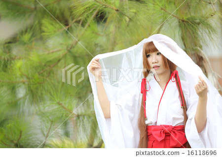Japanese Women in Traditional Dress Miko 16118696