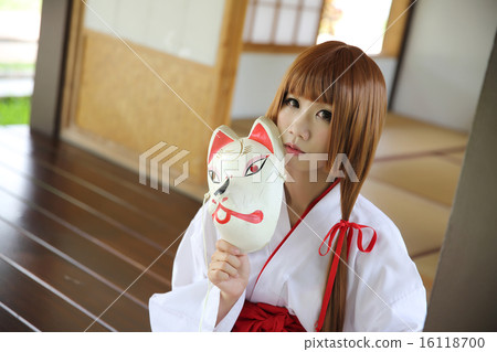 Japanese Women in Traditional Dress Miko Japanese Women in Traditional Dress Miko 16118700