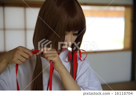 Japanese Women in Traditional Dress Miko Japanese Women in Traditional Dress Miko 16118704