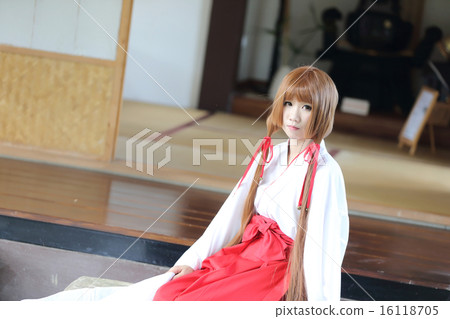 Japanese Women in Traditional Dress Miko Japanese Women in Traditional Dress Miko 16118705
