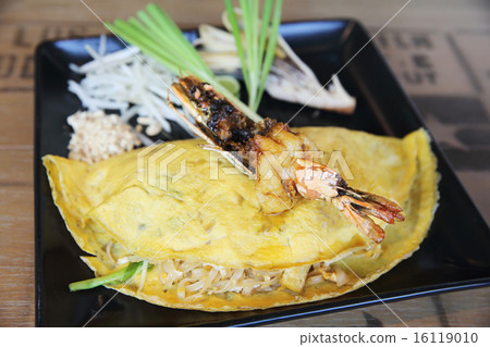 Thai food padthai fried noodle with shrimp Thai food padthai fried noodle with shrimp 16119010