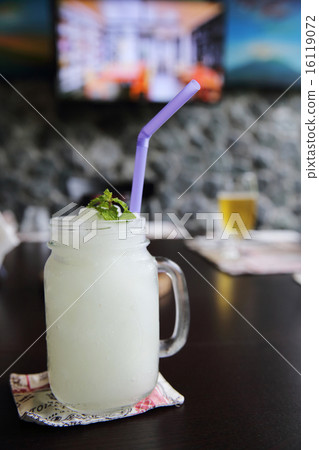 Lemon juice 16119072