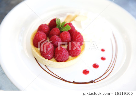 raspberry tart 16119100