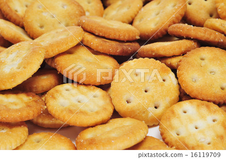 salty round crackers 16119709