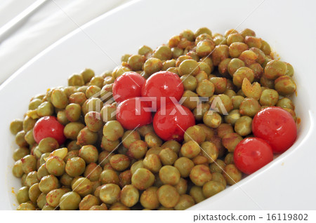 peas and tomatoes peas and tomatoes 16119802
