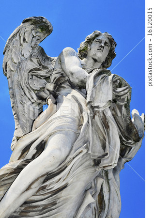 seventeenth century statue of the Angel with Garment and Dice, i 16120015