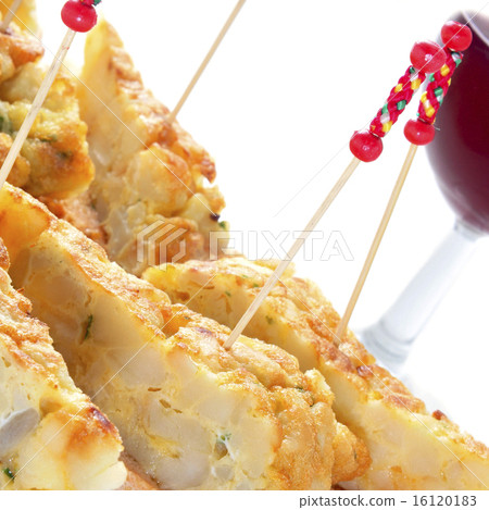 spanish pincho de tortilla, spanish omelete served on bread 16120183