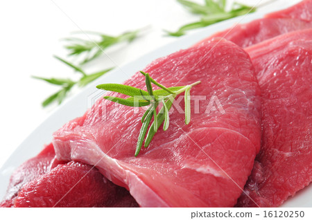 raw beef fillets raw beef fillets 16120250