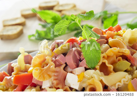 pasta salad 16120488