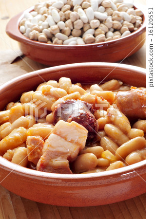 fabada asturiana, typical spanish bean stew 16120551
