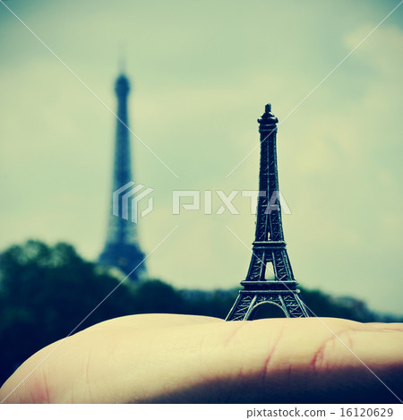 the Eiffel Tower in Paris, France 16120629