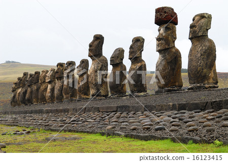 Chile Easter Island Ah-Tongariki's Moai 16123415