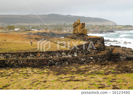 Chile Easter Island Ah · Tahai's Moai 16123480