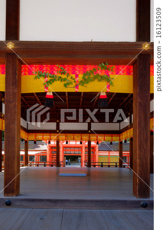 在Shimogamo Shrine 在Shimogamo Shrine 16123509