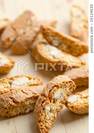 italian cantuccini cookies 16124630