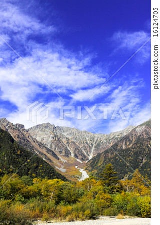Autumn leaves of Kamikochi Autumn leaves of Kamikochi 16124705