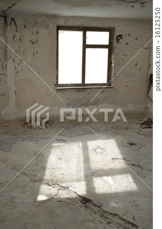 Abandoned empty room Abandoned empty room 16125250