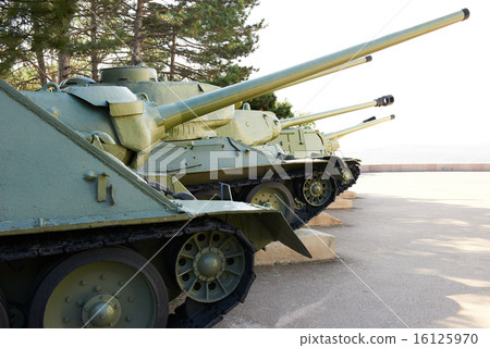 Row of tanks Row of tanks 16125970